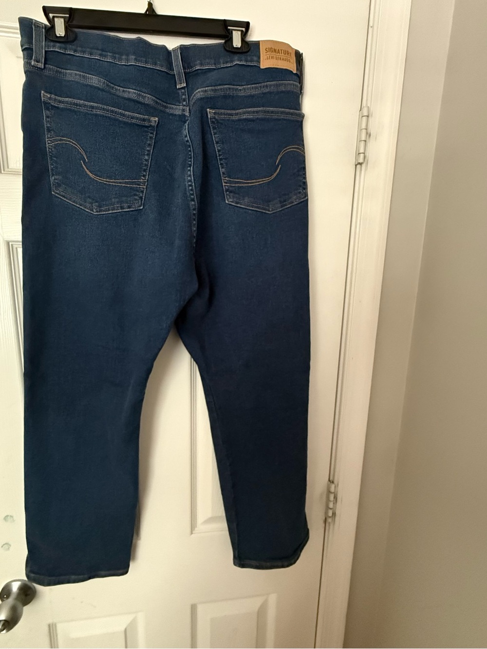 Signature Jeans - Picture 2 of 5